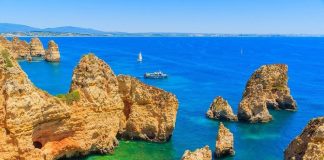 Brussels to Bruges: Chocolate, Canals & Medieval Magic (Grand Place, Belfry & Local Tips)