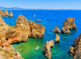 Brussels to Bruges: Chocolate, Canals & Medieval Magic (Grand Place, Belfry & Local Tips)